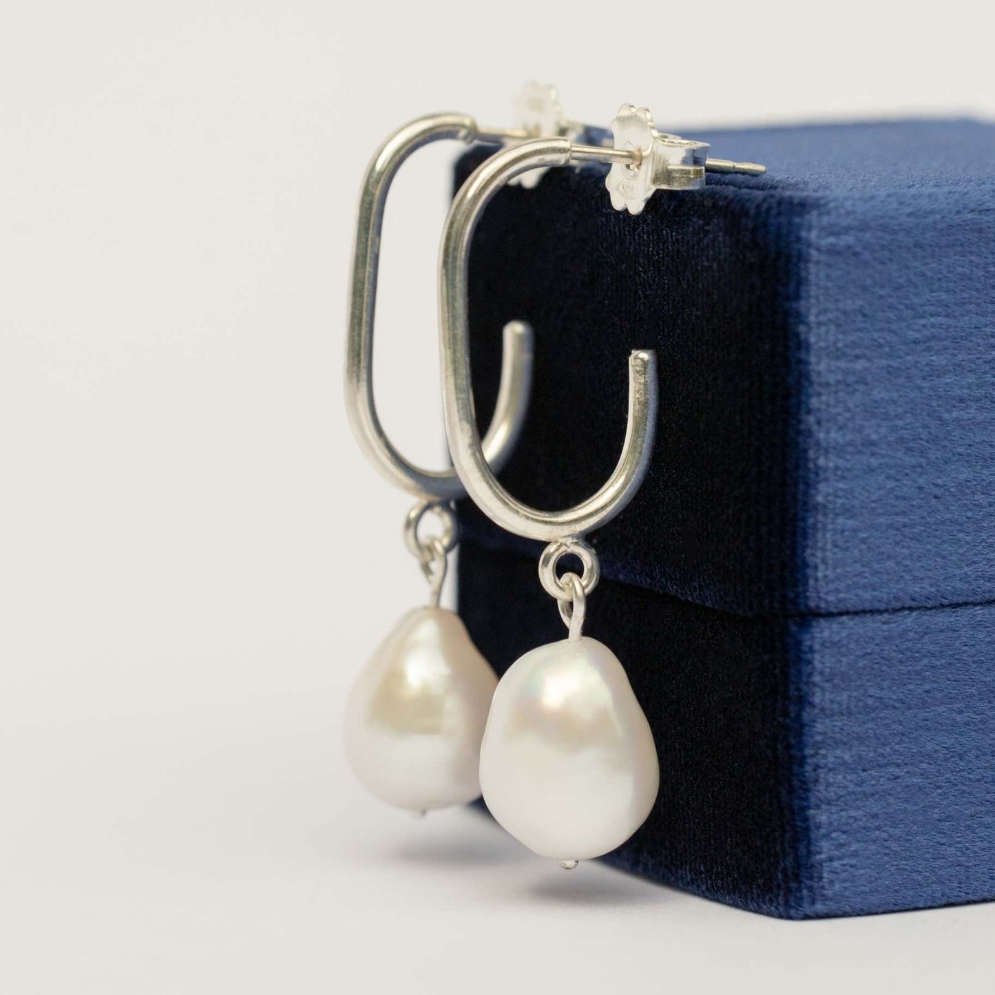 Mini Hoop Oval + Colgante Perla plata