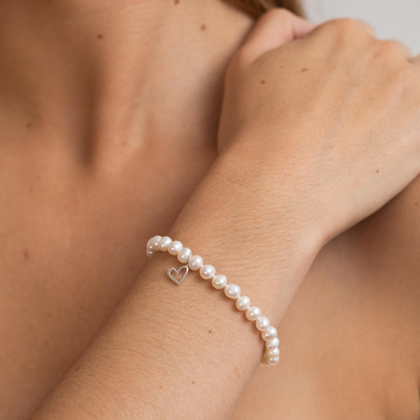 Pulsera Perlas + corazón plata HB