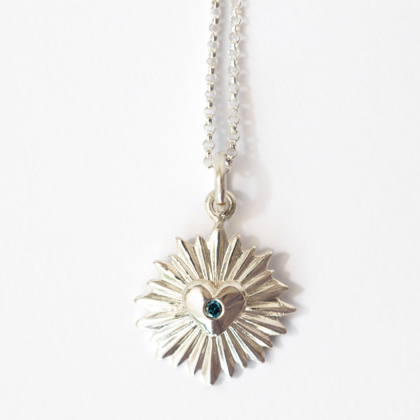 Collar Corazon Rayos + Diamante Azul plata