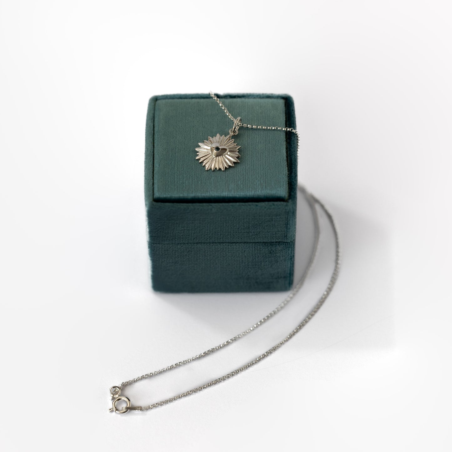 Collar Corazon Rayos + Diamante Azul plata