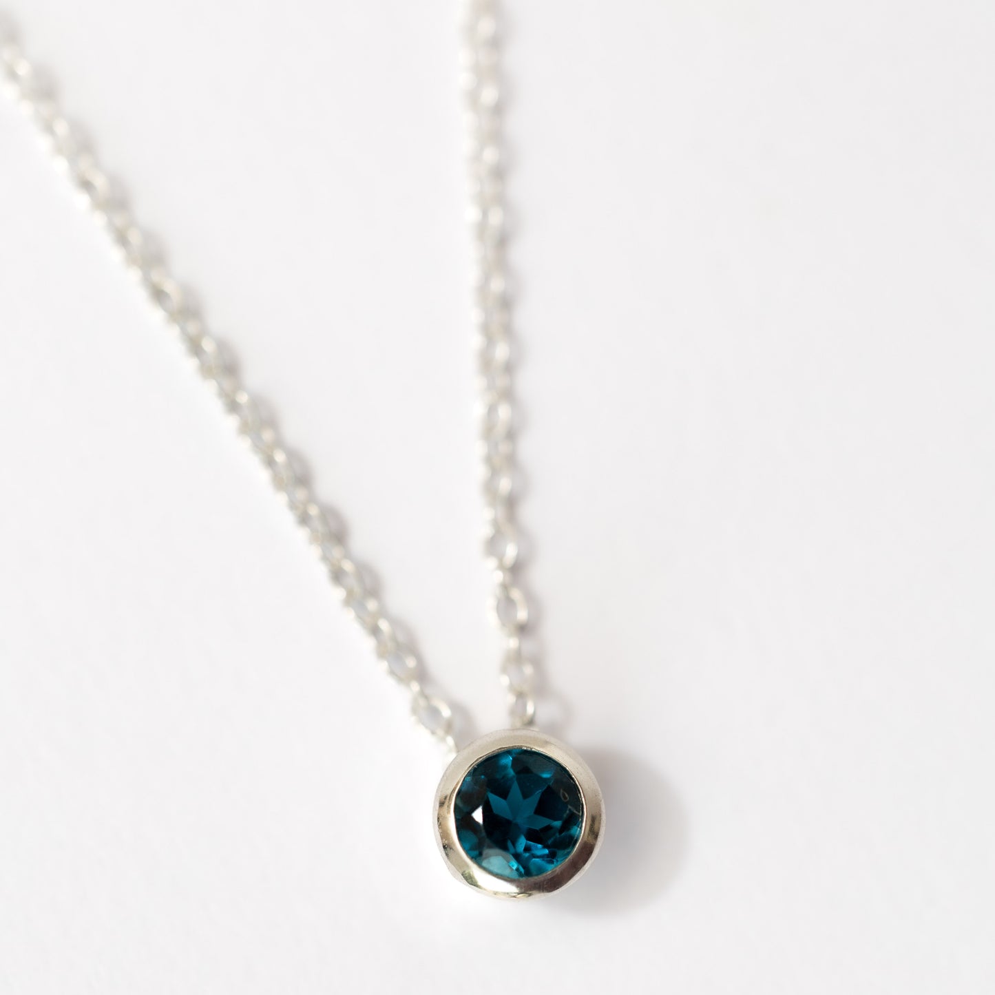 Punto de Luz Topacio London Blue plata