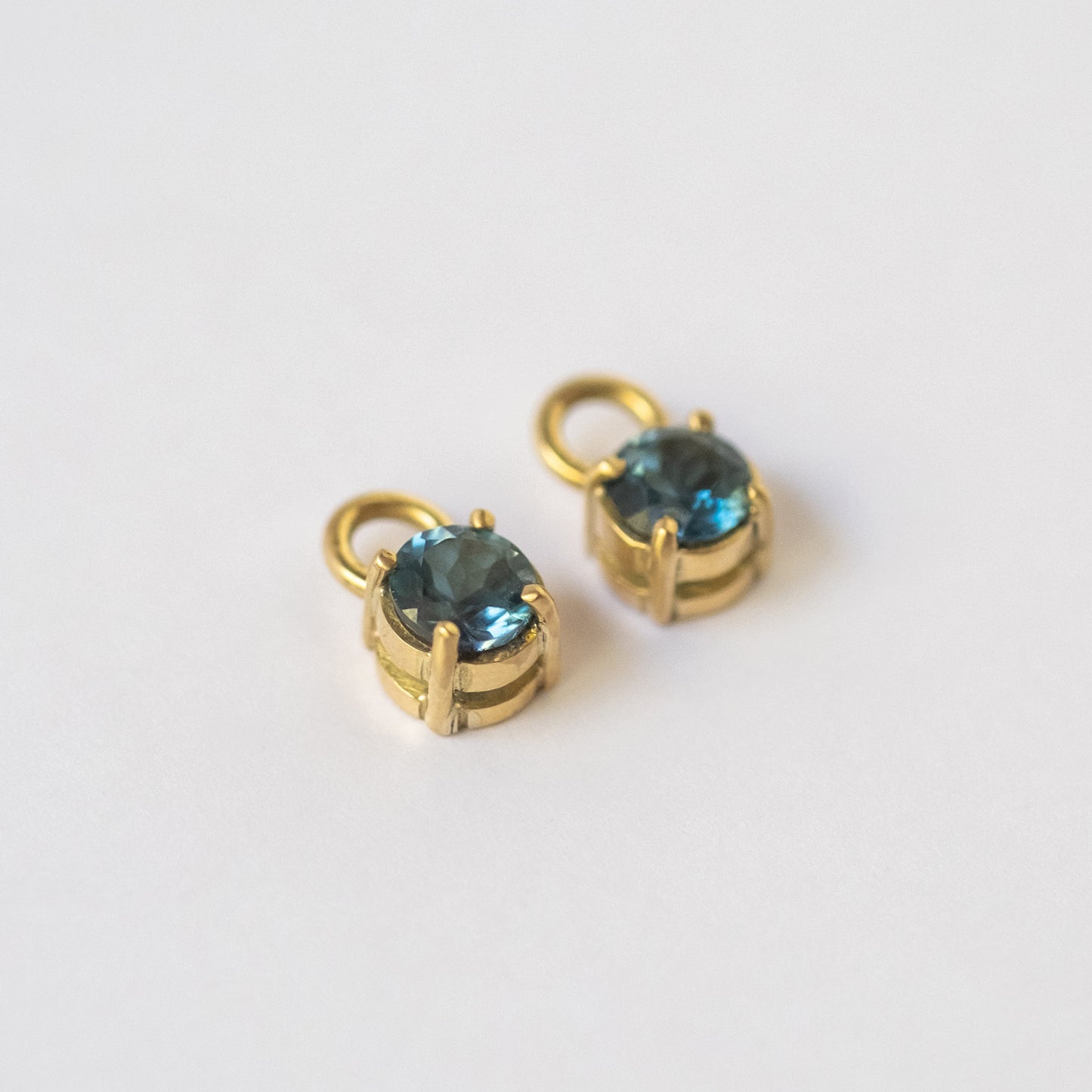 Hoop OA + Charm Topacio London Blue