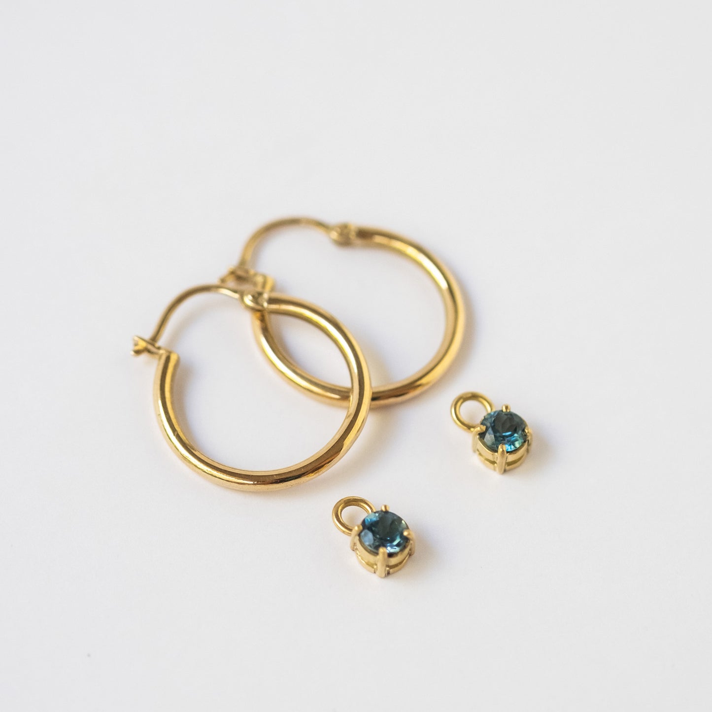 Hoop OA + Charm Topacio London Blue