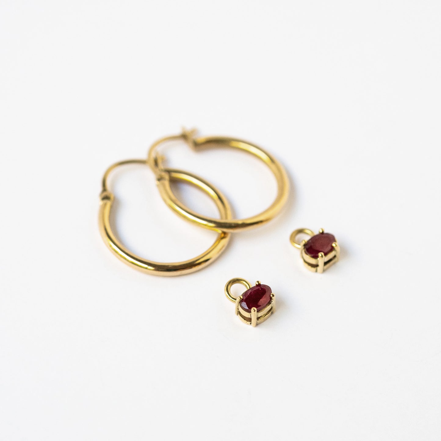 Hoop OA + Charm Rubí