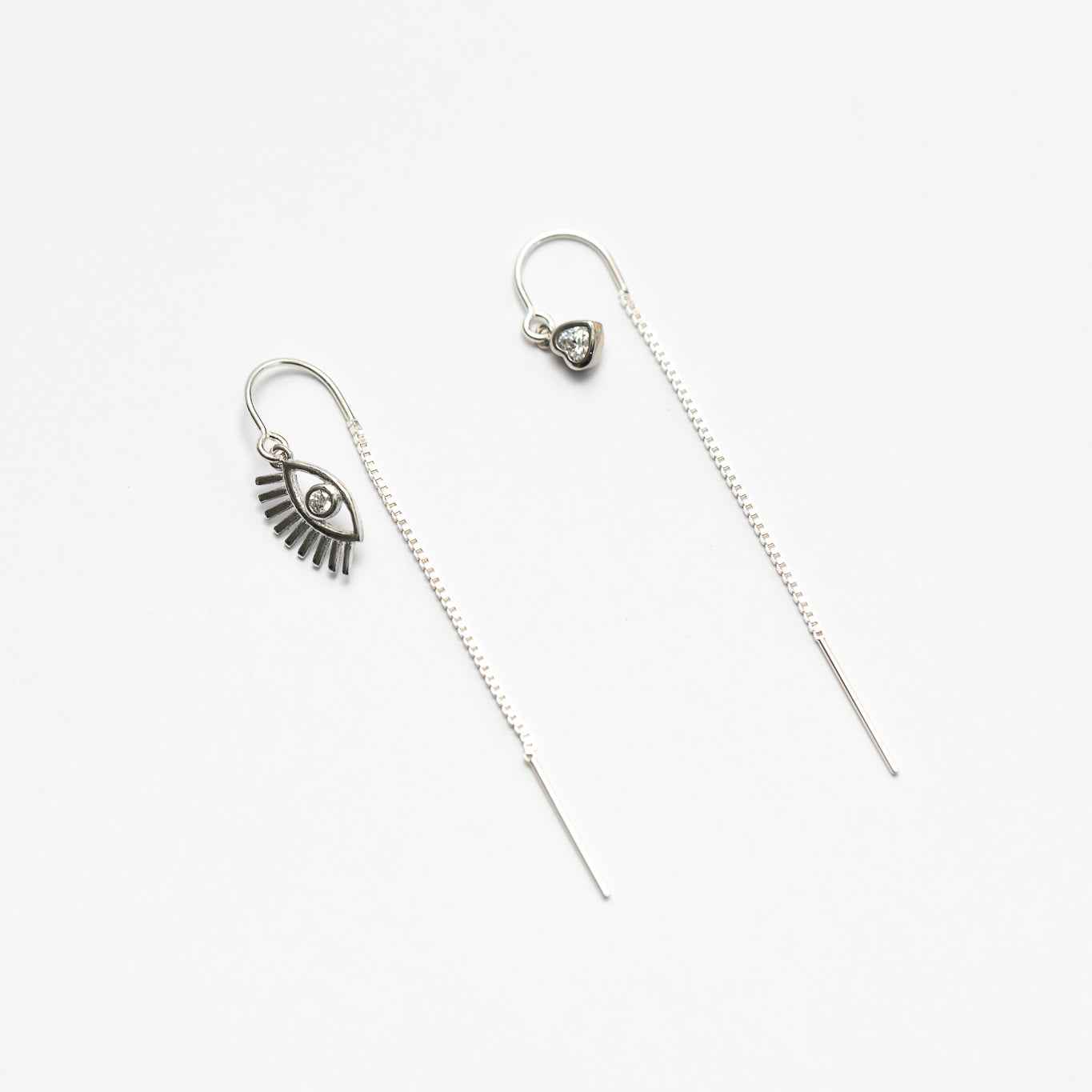Aros Asimétricos Ojo + Bisel con Circón Corazón plata