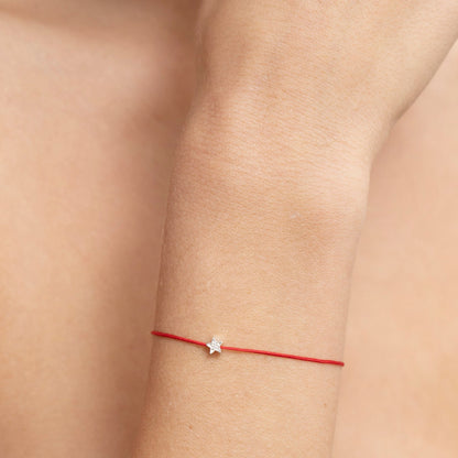 Pulsera Hilo Rojo Mini Estrella plata con Diamante