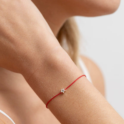 Pulsera Hilo Rojo Mini Estrella plata con Diamante