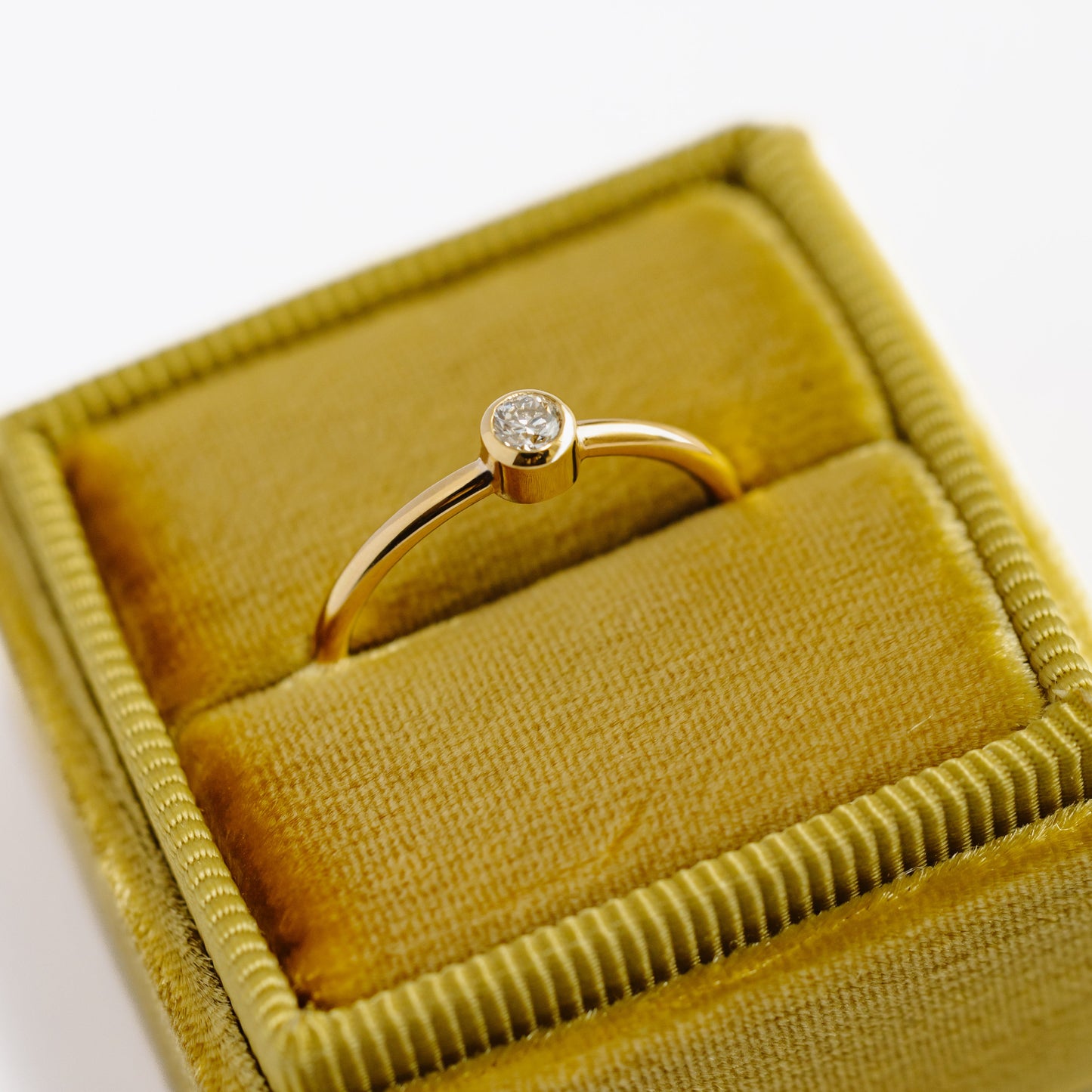 Anillo Mini Solitario LGD 0.10 ct OA