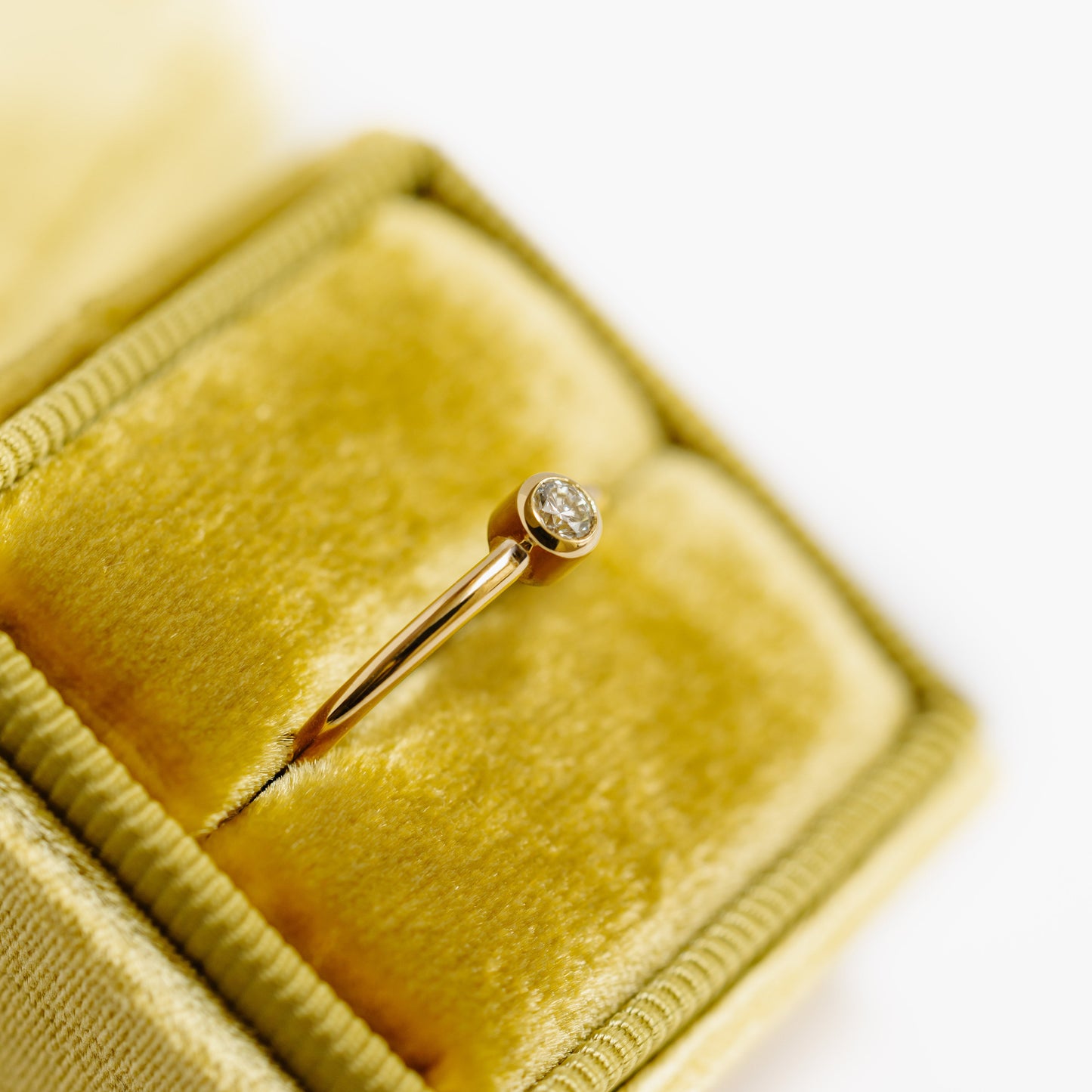 Anillo Mini Solitario LGD 0.10 ct OA