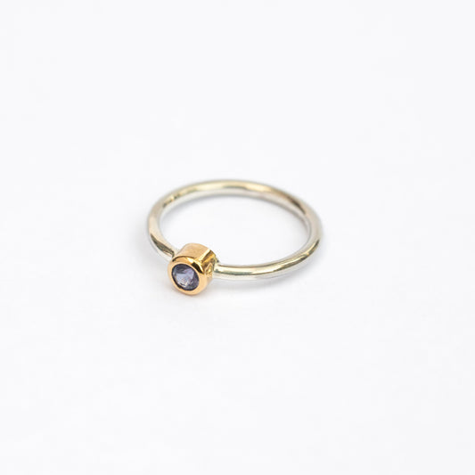Anillo Zafiro lavanda con bisel de OA