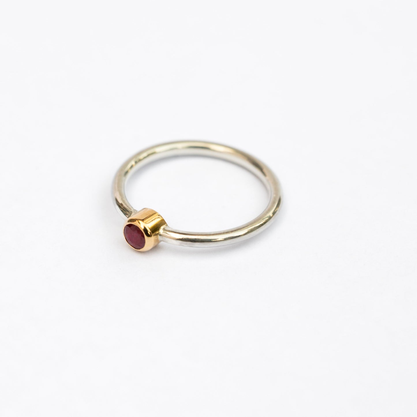 Anillo Rubí con bisel de OA