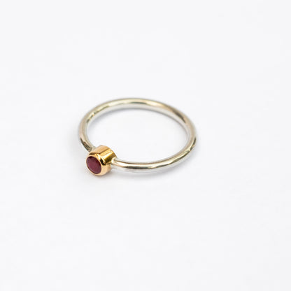 Anillo Rubí con bisel de OA