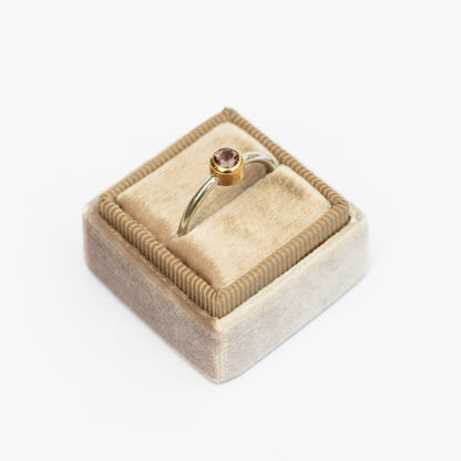 Anillo Zafiro lavanda con bisel de OA
