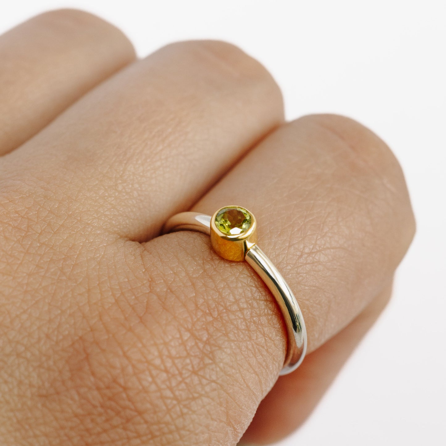 Anillo Peridoto con bisel de OA