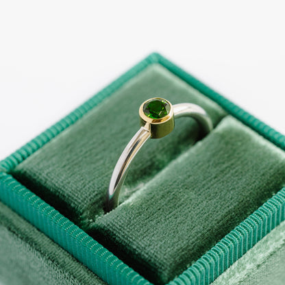 Anillo Diópsido de cromo con bisel de OA