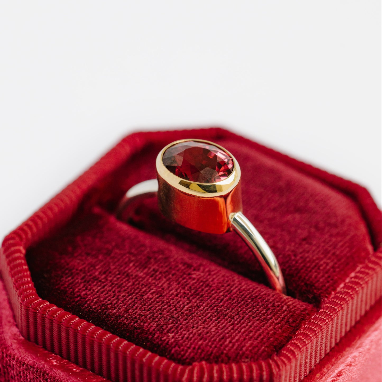 Anillo Rodolita con bisel de OA