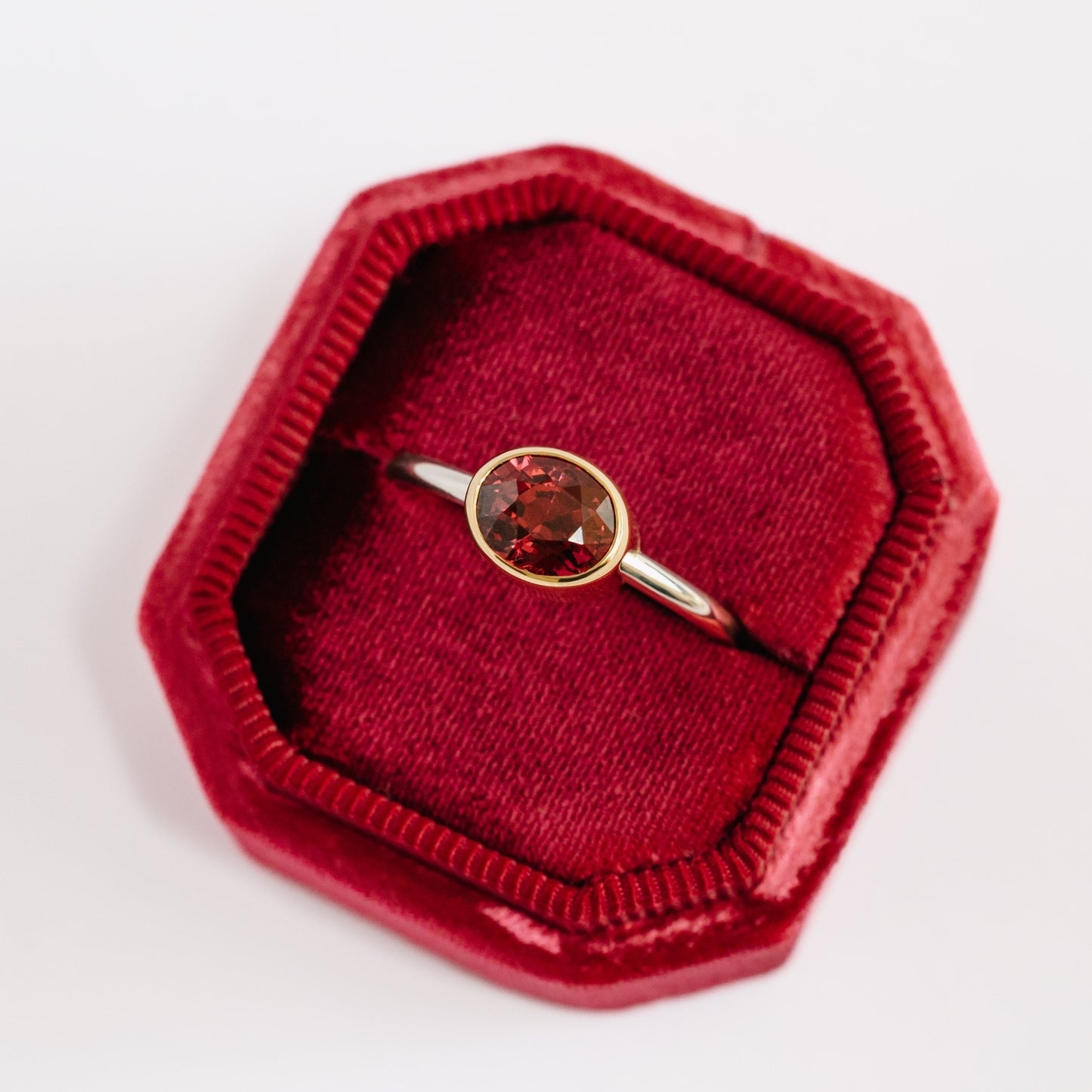 Anillo Rodolita con bisel de OA