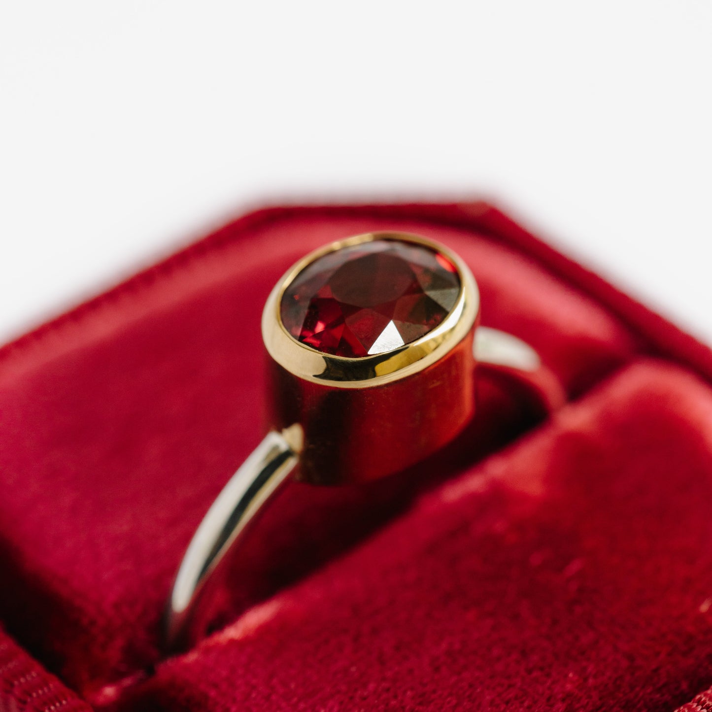 Anillo Rodolita con bisel de OA