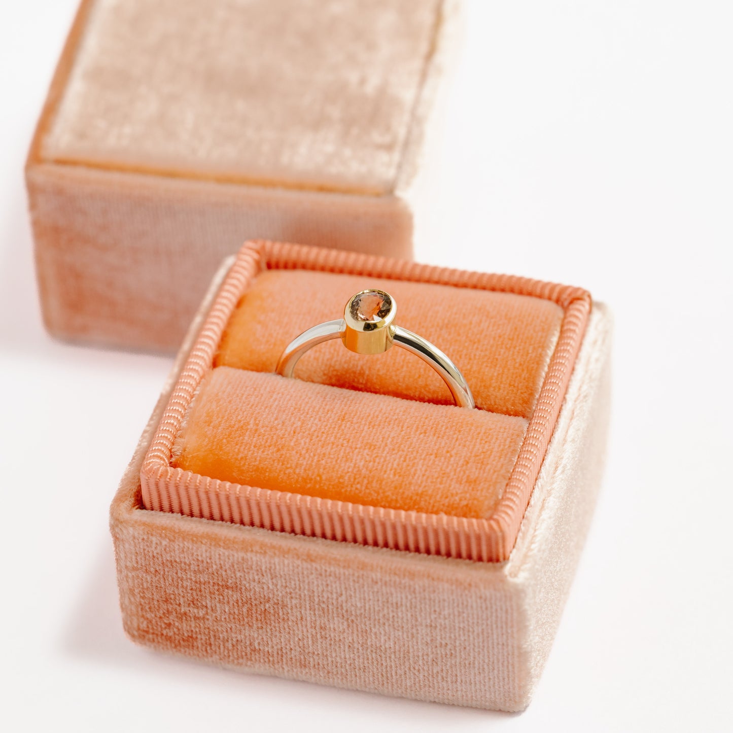 Anillo Espinela con bisel de OA