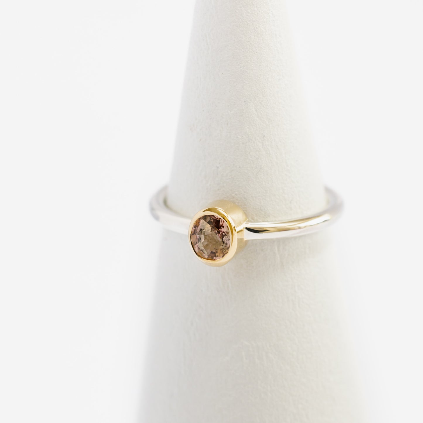 Anillo Espinela con bisel de OA