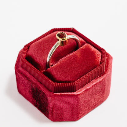 Anillo Espinela dark con bisel de OA