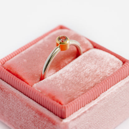 Anillo Espinela Lila con bisel de OA