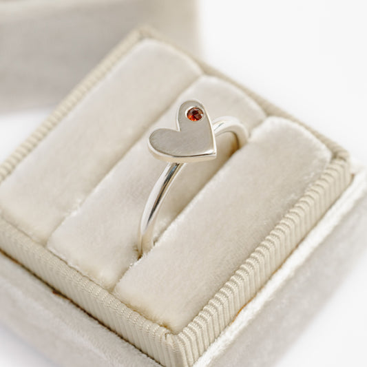 Anillo Corazón plata  + granate