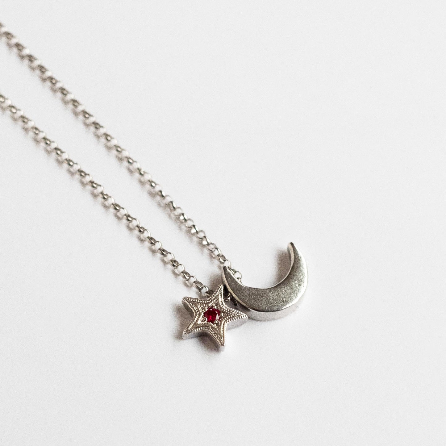 Collar Luna y Estrella Rubí plata