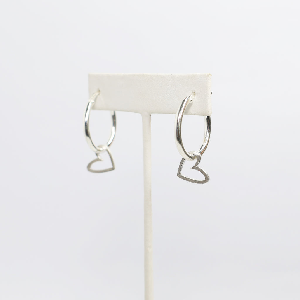 Aros Hoop 20 mm. con Charm Corazón plata